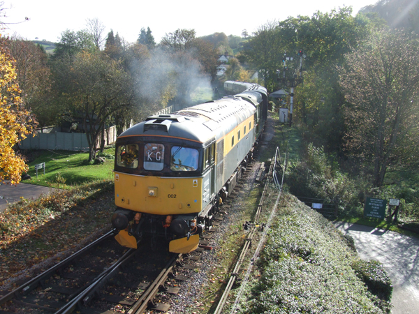 33 002 and D8110 at Buckfastleigh