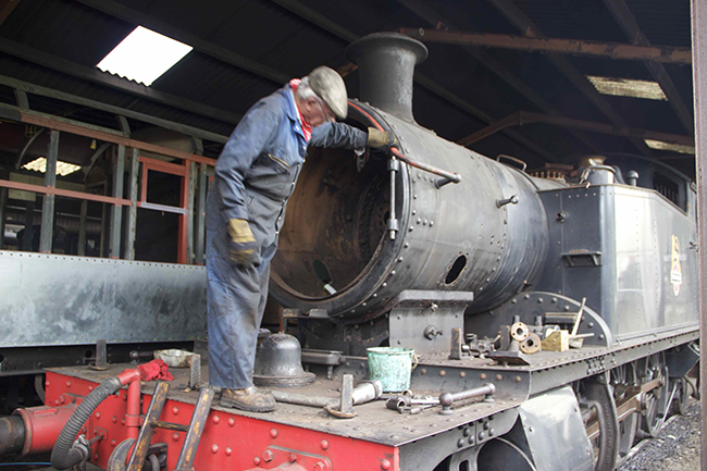 5526 being dismantled in the running shed
