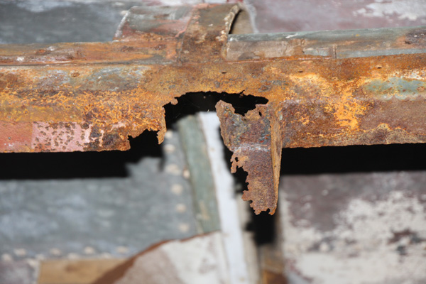 Extent of corrosion to cant rail.