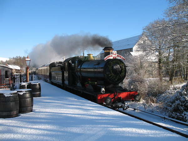 3205 passes Staverton with Santa December 2010